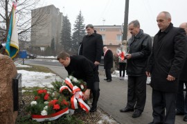 Kwiaty składane przez władze Brzezin i powiatu brzezińskiego