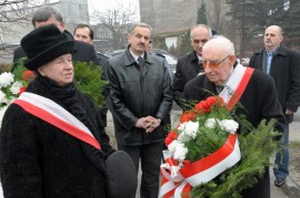 Lokalna poetka Jadwiga Bączyńska - recytuje swój wiersz o Katyniu